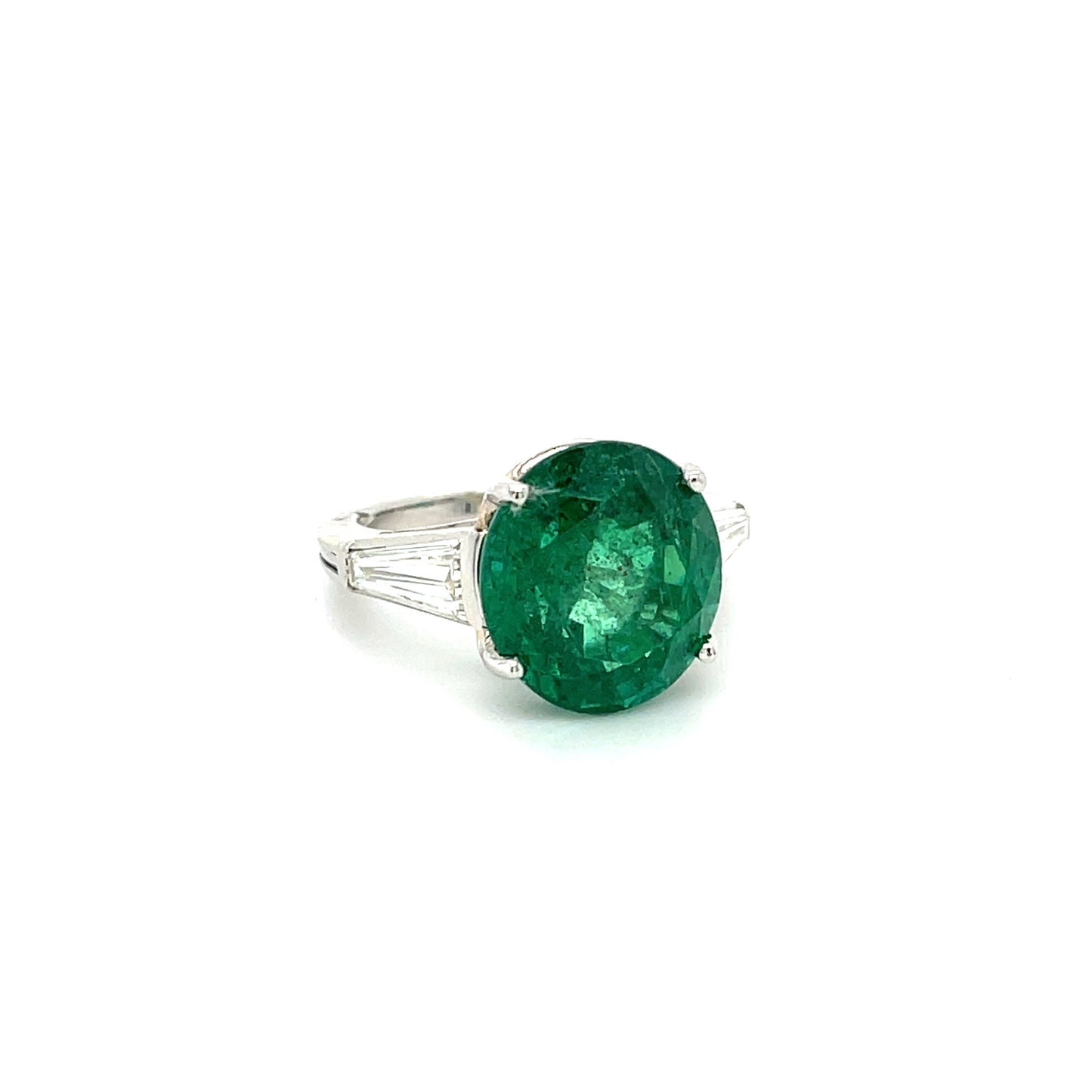 7.10ct Round Emerald 1.10ct Baguette Diamond Platinum Estate Ring (Circa 1970s)