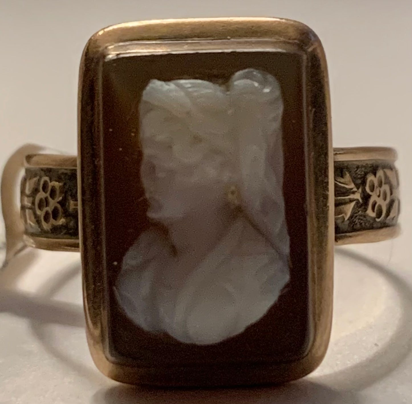 Carved Cameo 14KY Yellow Gold Victorian Ring Circa 1880
