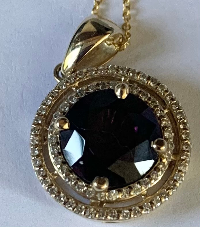 14KY Purple Garnet & Diamond Pendant 3.4gr 2.55ct(gr) 0.21ct twt(dia) ESTATE