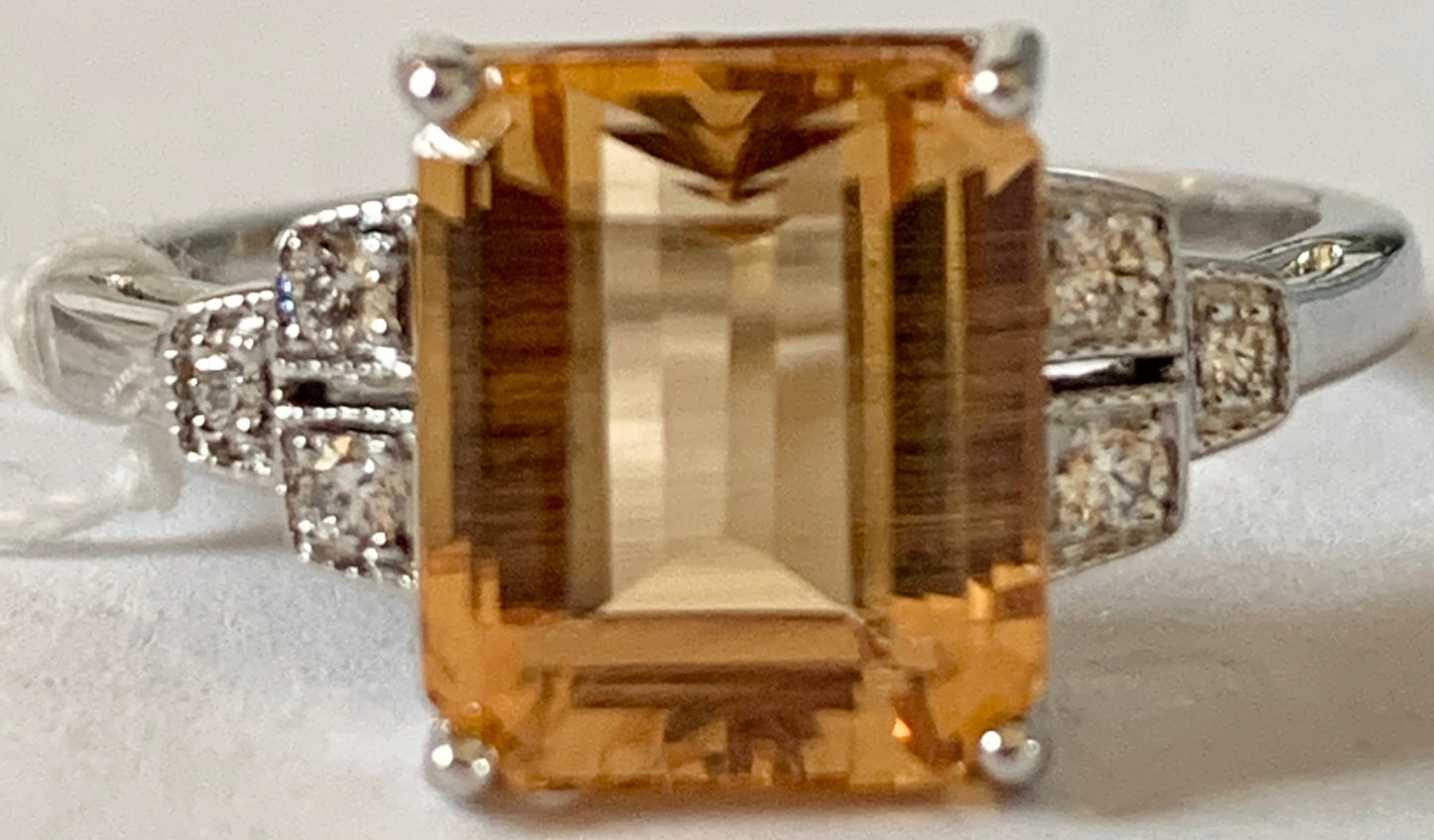 14KW Imperial Topaz & Diamond Ring 3.5gr 3.75ct(itp) 0.07ct twt(dia)