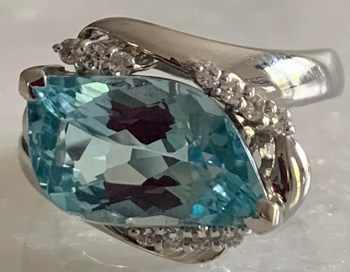 PT Aquamarine & Diamond Ring 10.2gr 4.39ct(aq) 0.15ct twt(dia) Circa 1970s