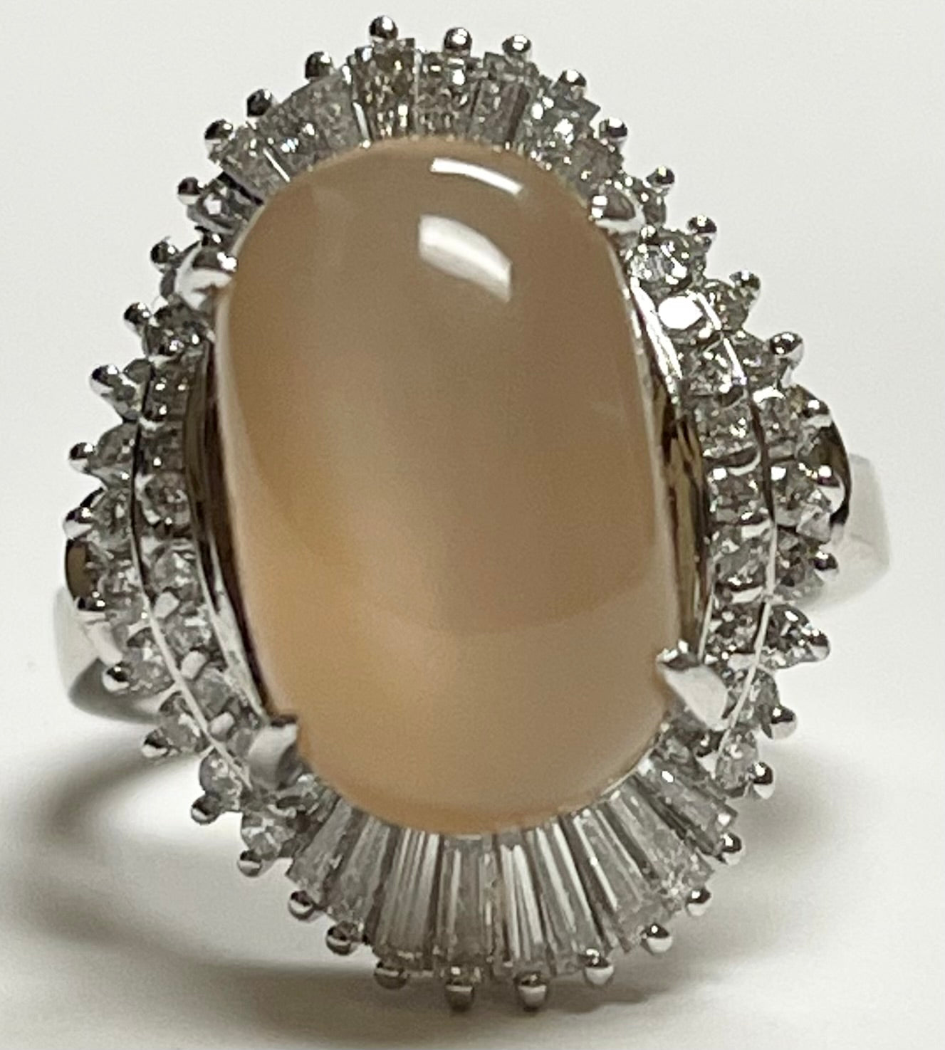 PT Moonstone & Diamond Ring 13gr 12.50ct(mnst) 1.30ct twt(dia)