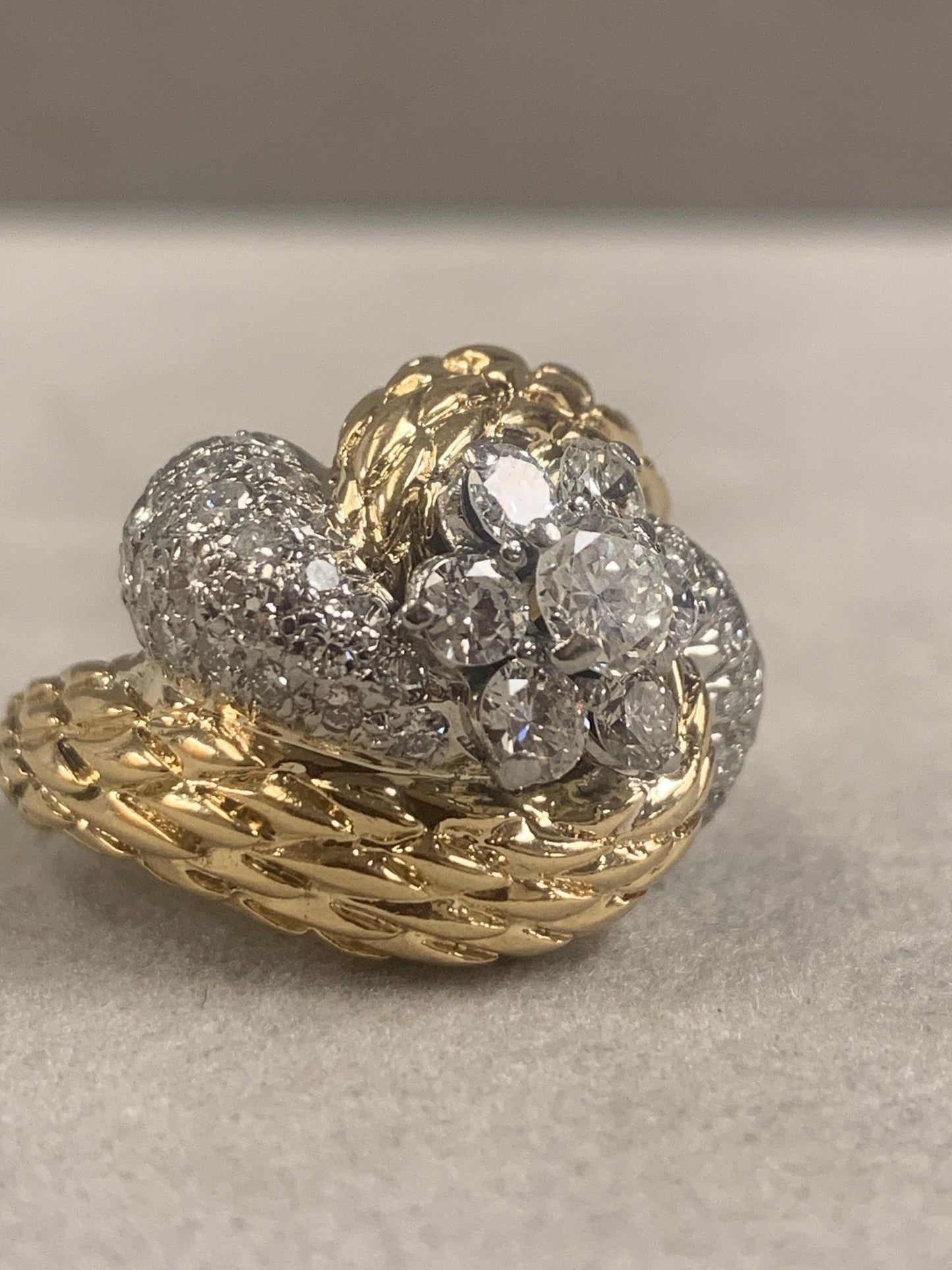 (Circa 1960s) Ring 18K White and Yellow Gold / CD .35ct / SD 2.40ct