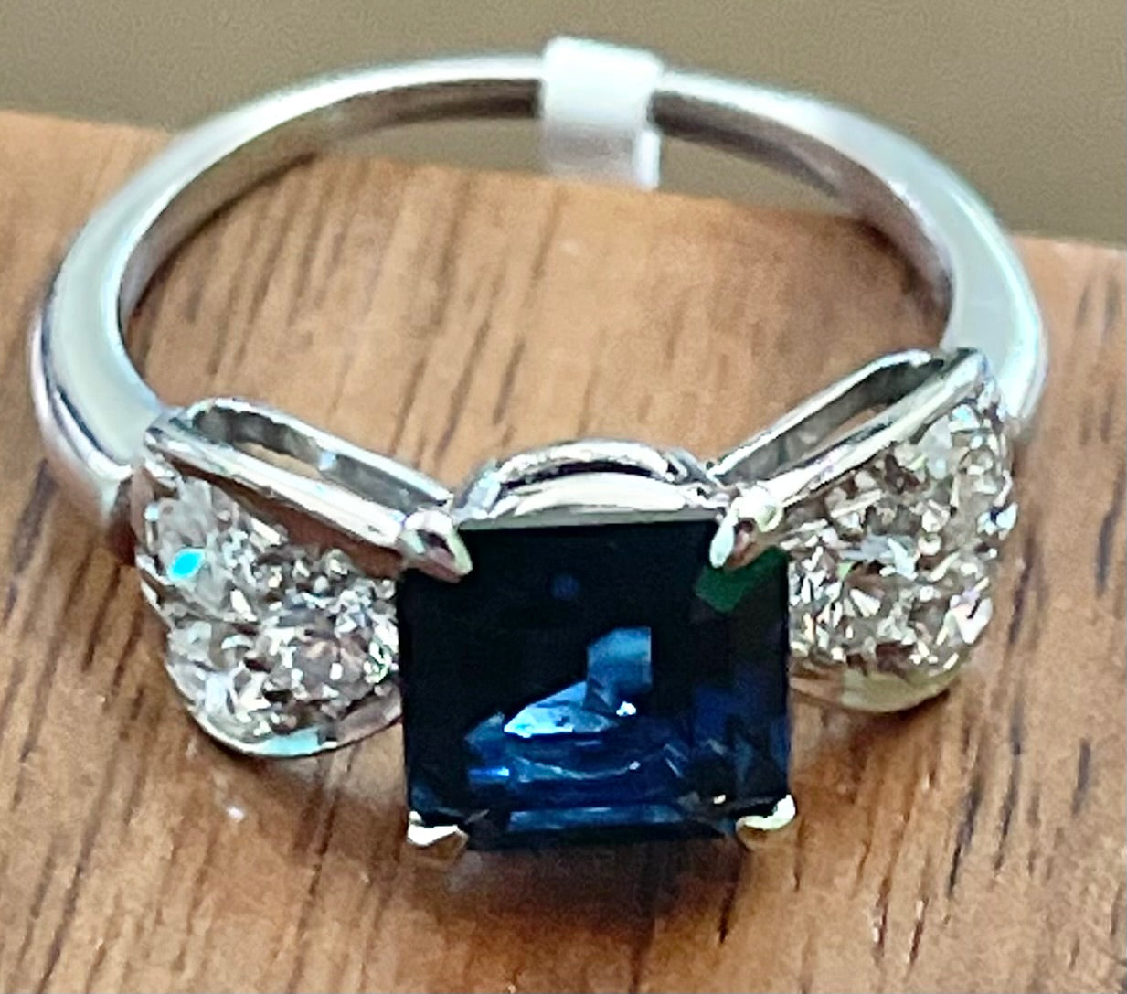 PL Sapphire & Diamond Ring 1.75ct(sap) 0.56ct twt(dia) ESTATE