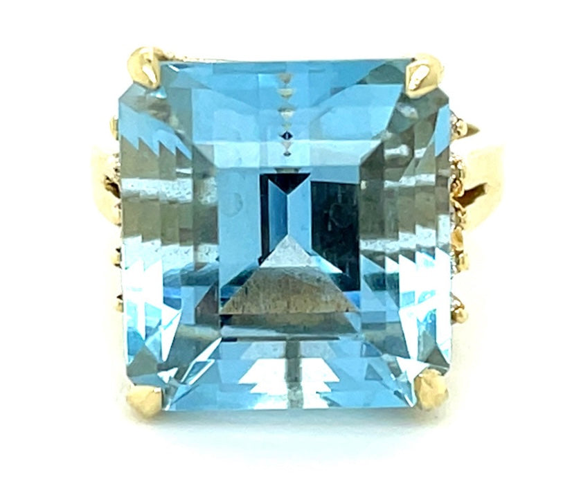 15.03ct Aquamarine & 0.18ctw Diamond 14KY 9.40gr Ring Size 7