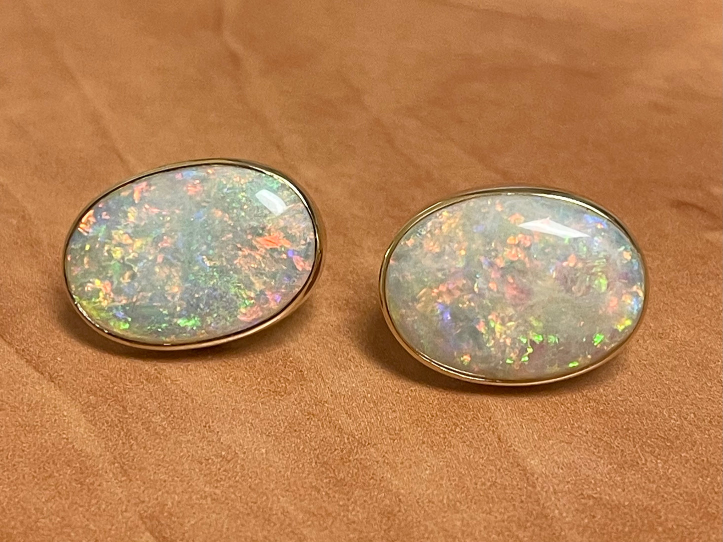 16.00ct Australian Opal 18KY 4.80gr Earrings (Estate 1970s) Length .75