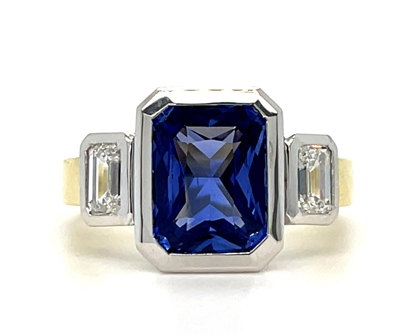 4.08ct Sapphire .88ct Diamond 18K 2 Tone Ring 7.80g 7.25 Size