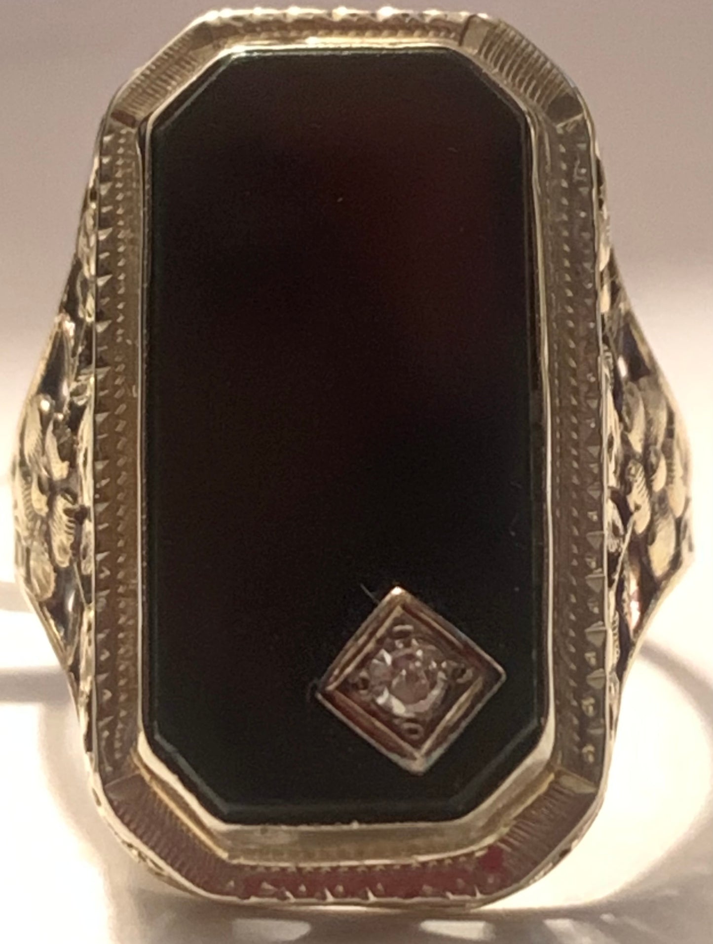 14KY Diamond & Onyx Arts & Crafts Ring 0.04ct(dia) Circa 1910