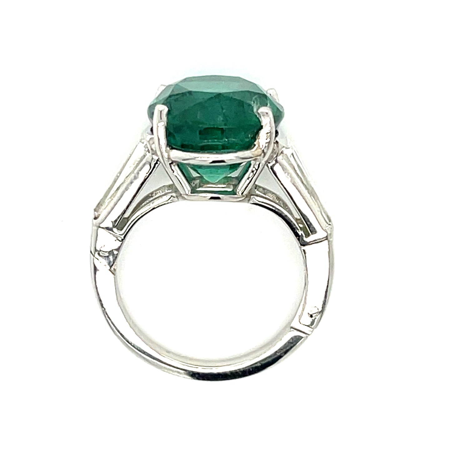 7.10ct Round Emerald 1.10ct Baguette Diamond Platinum Estate Ring (Circa 1970s)
