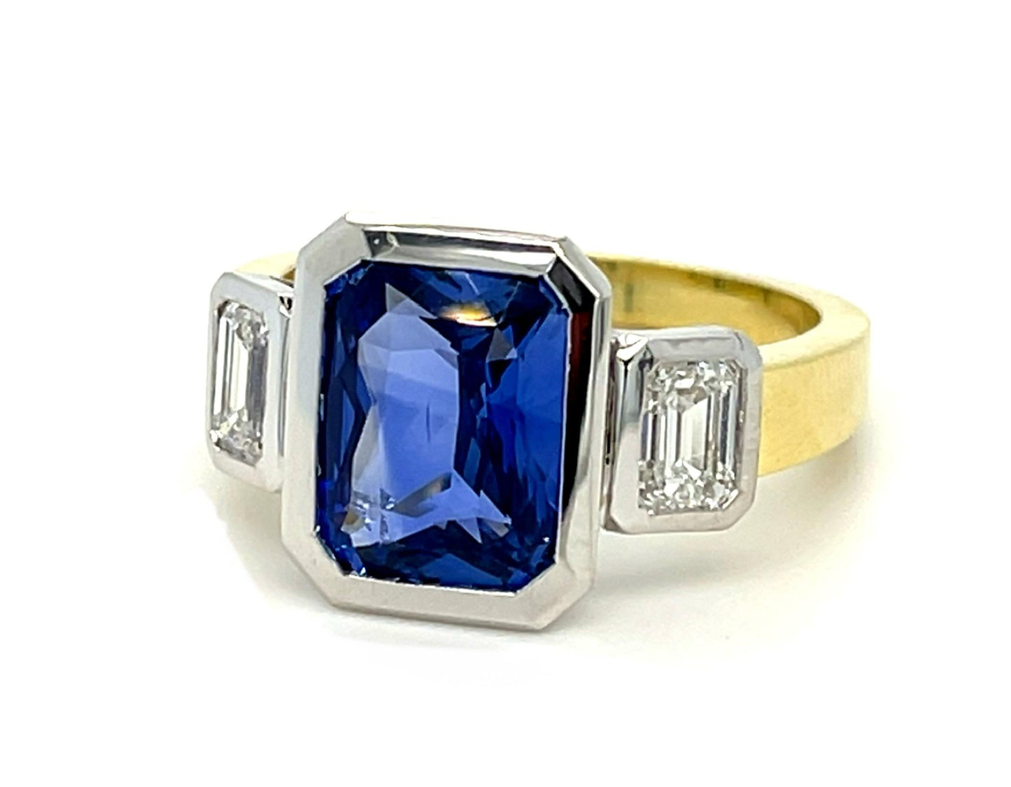 4.08ct Sapphire .88ct Diamond 18K 2 Tone Ring 7.80g 7.25 Size