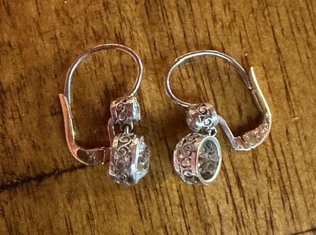 1.87ct (Two Center Round Diamonds) PT+18KY Earrings