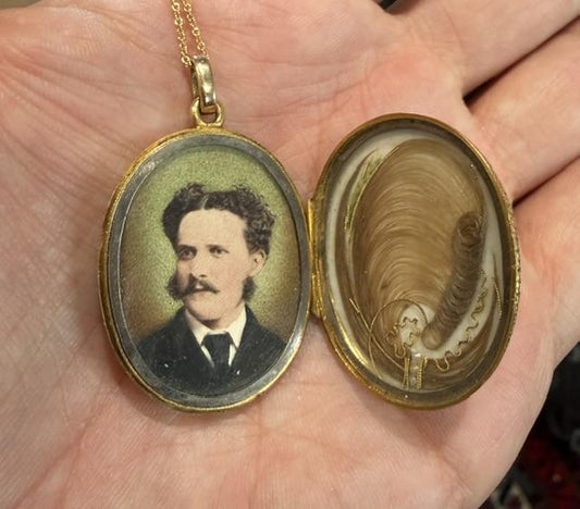 Victorian English 15KY Gold 13.70g Locket Circa 1890s Hand Engraved | 14k Chain