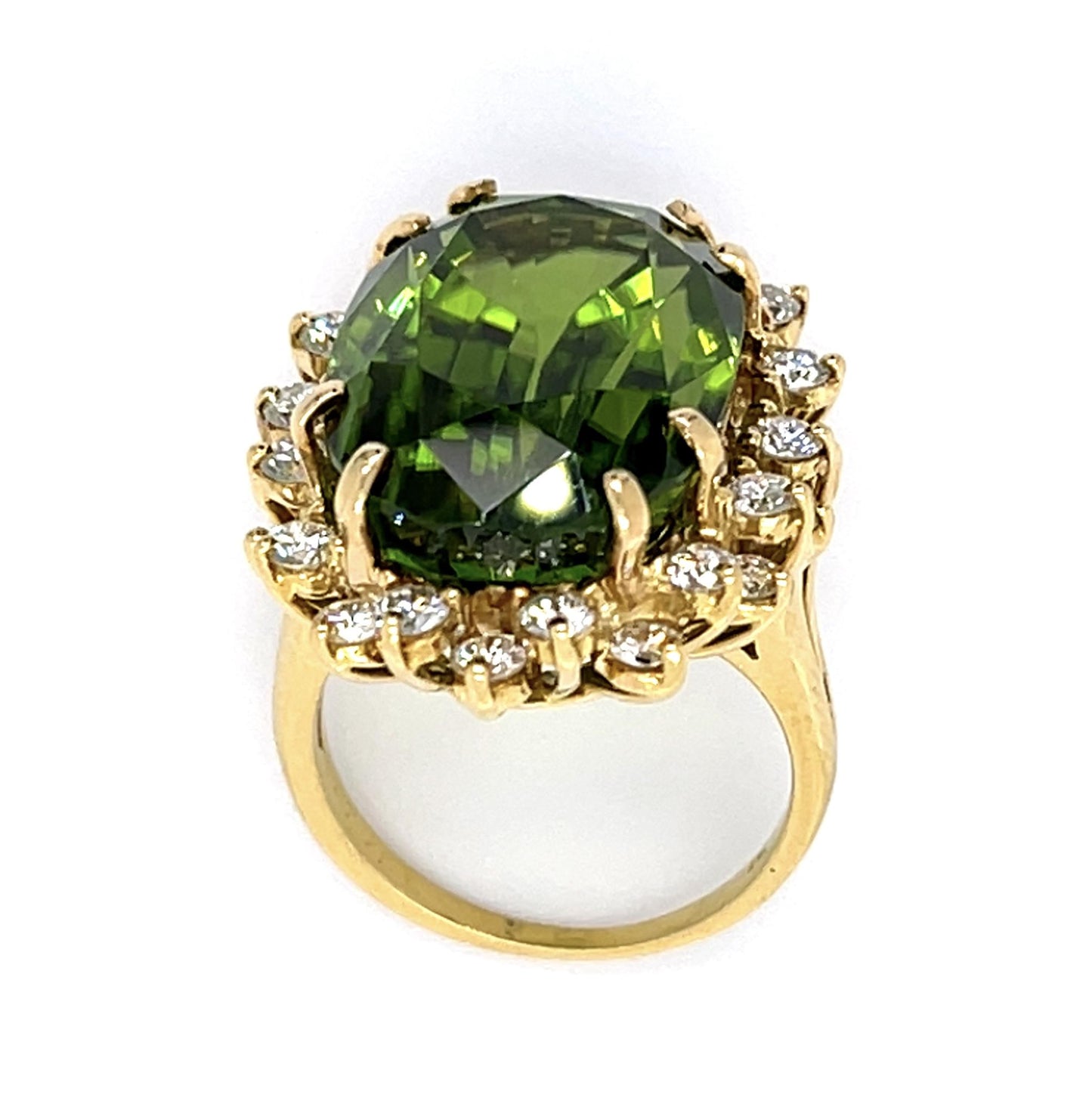 18KY Peridot & Diamond Ring 14.1gr 20.00ct(pd) 2.00ct twt(dia) Circa 1970