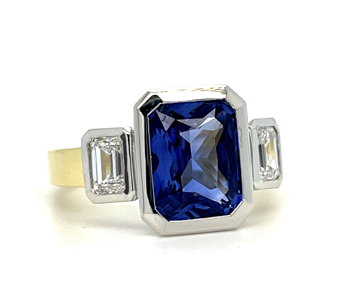 4.08ct Sapphire .88ct Diamond 18K 2 Tone Ring 7.80g 7.25 Size
