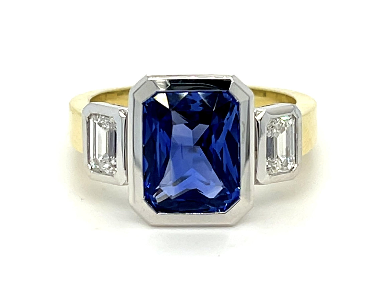 4.08ct Sapphire .88ct Diamond 18K 2 Tone Ring 7.80g 7.25 Size