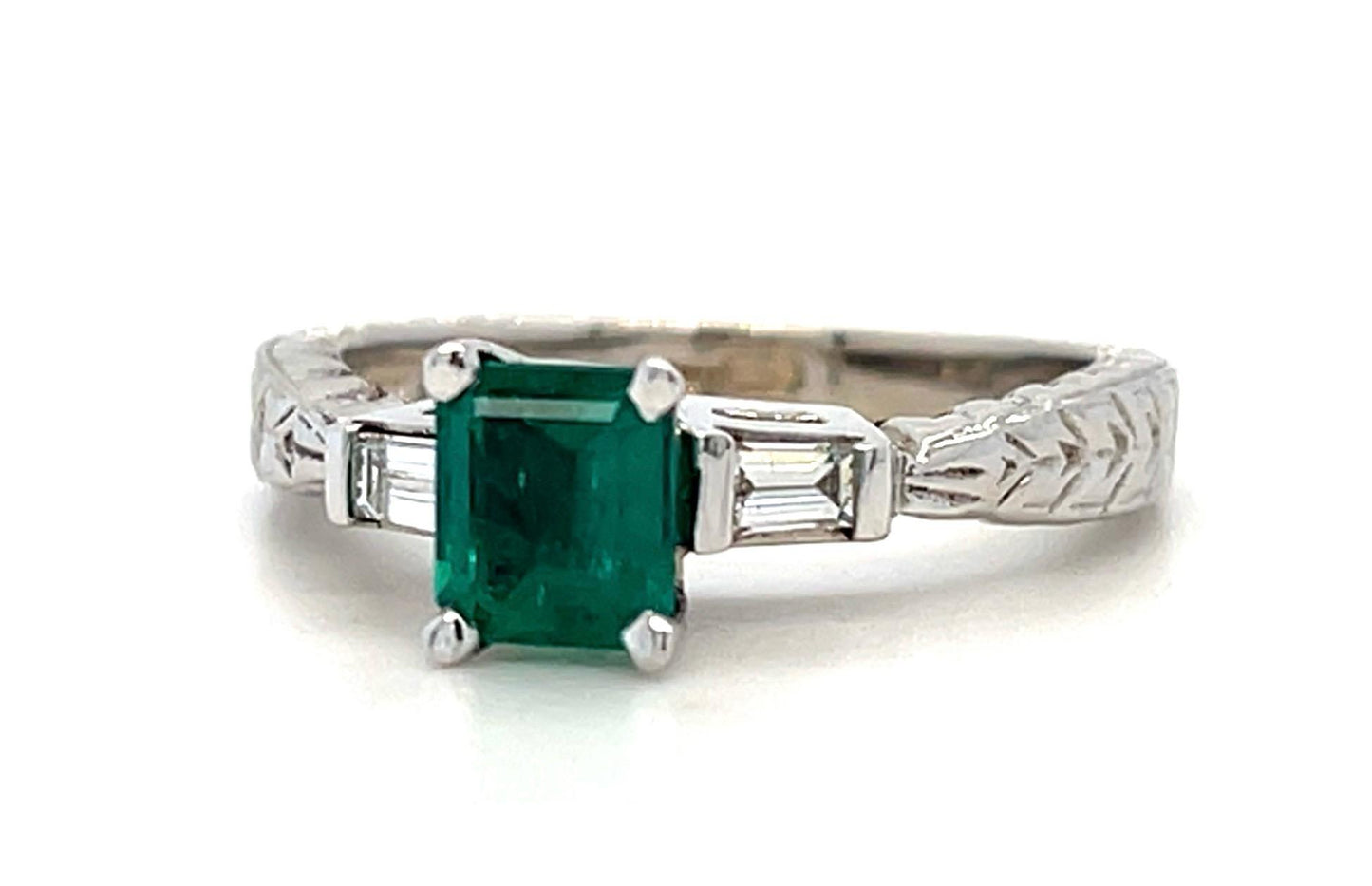 .82ct Emerald .18ct Diamond 14KW Ring 4.40g 6.50 Size