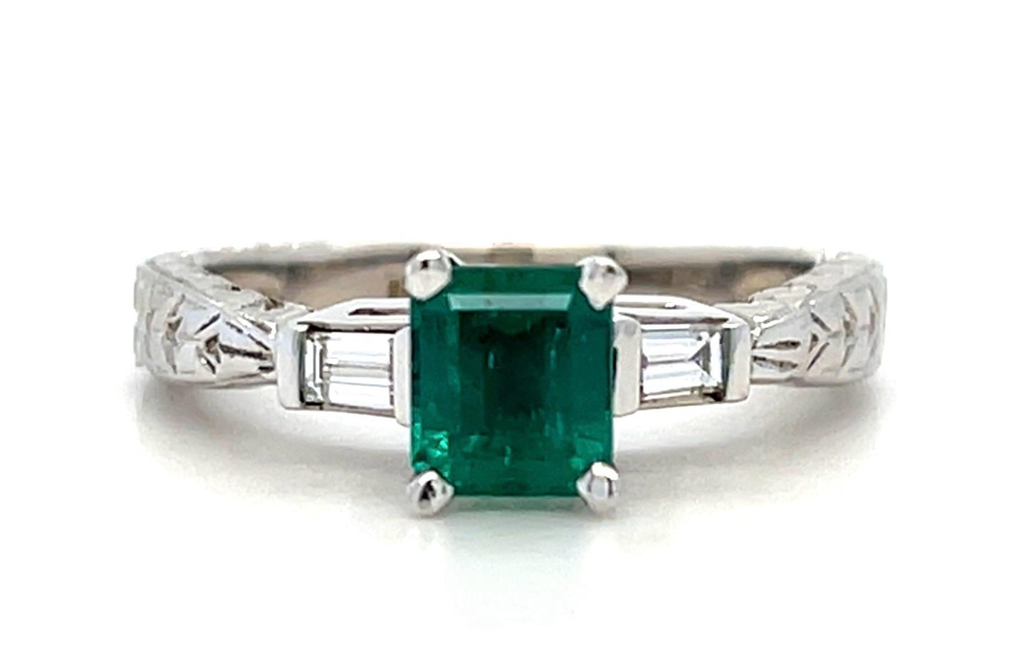 .82ct Emerald .18ct Diamond 14KW Ring 4.40g 6.50 Size