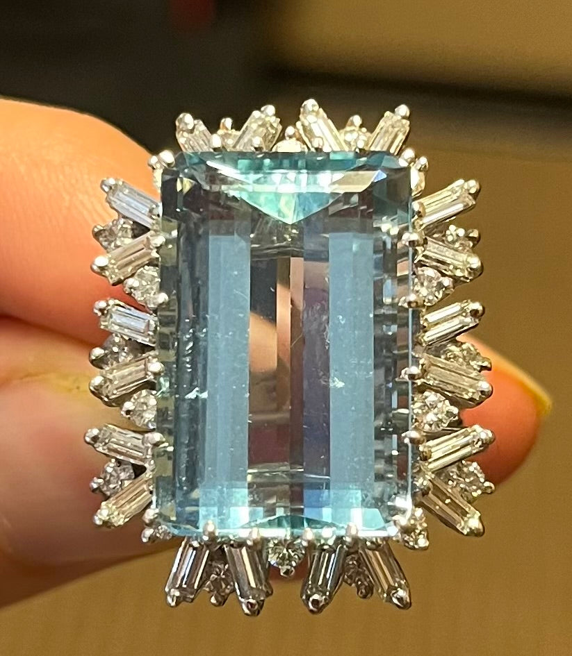 18KW Aquamarine 20ct and Diamond Ring