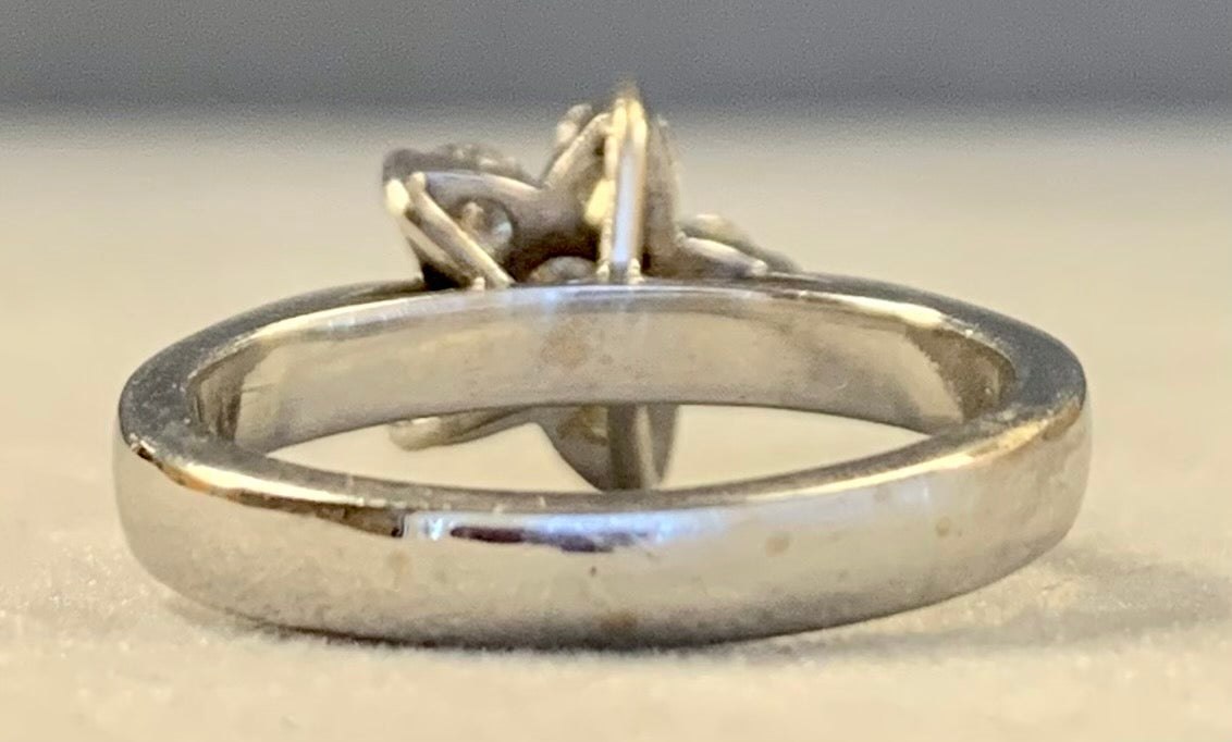 18K Flower Diamond Ring