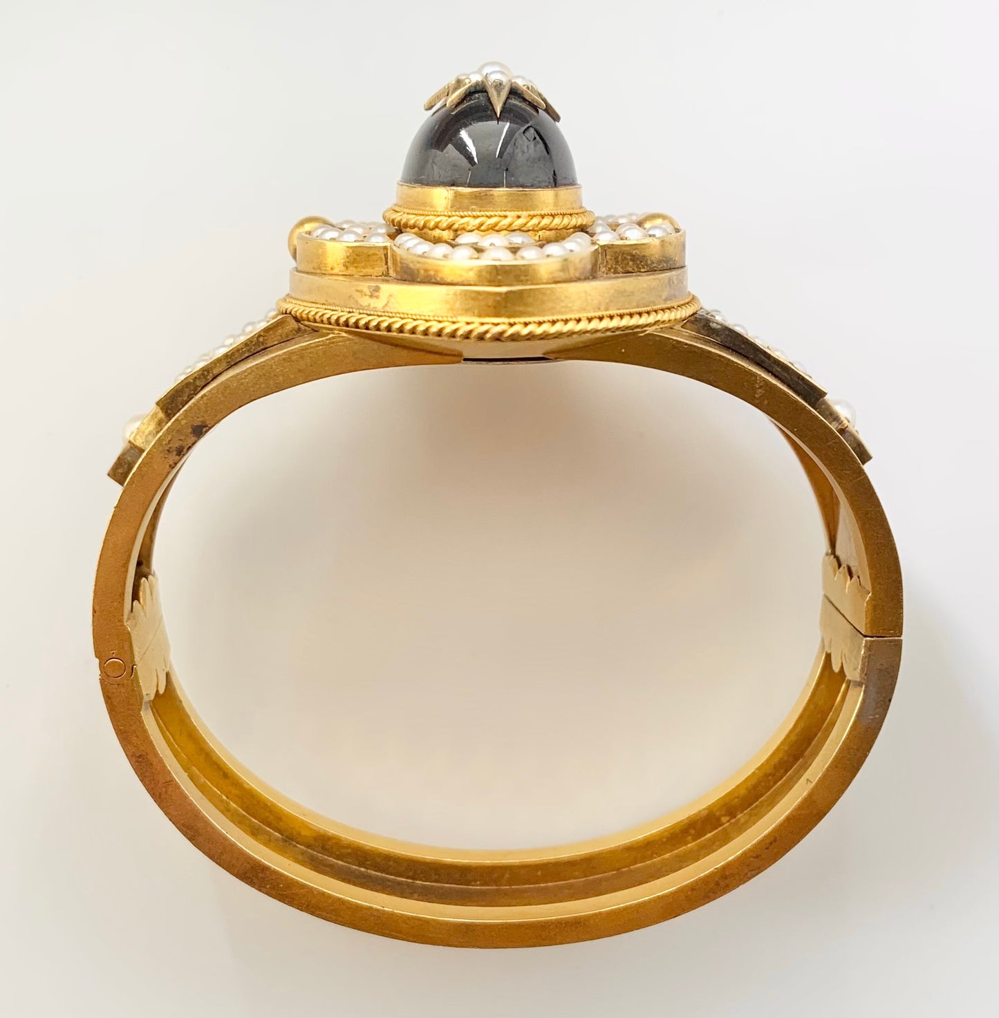 Victorian 14K Carbunkle Almadine Garnet 15ct Bangle Bracelet