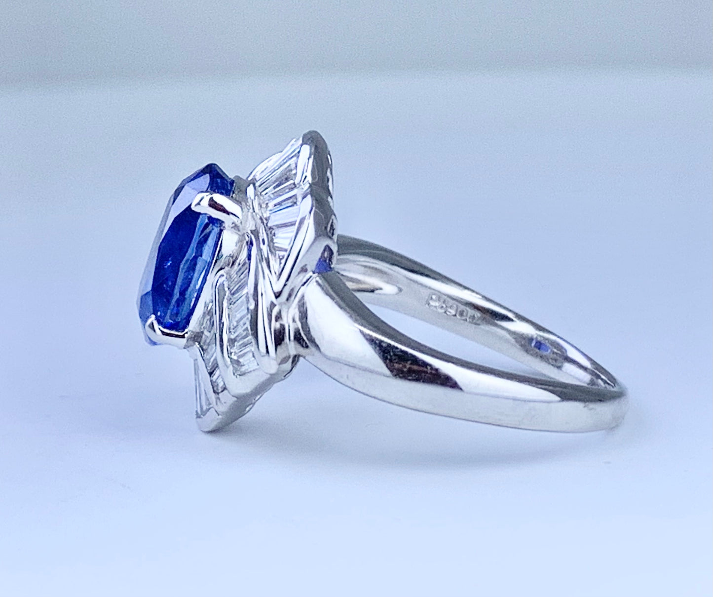 Platinum Sapphire 3.20ct and Diamond Ring