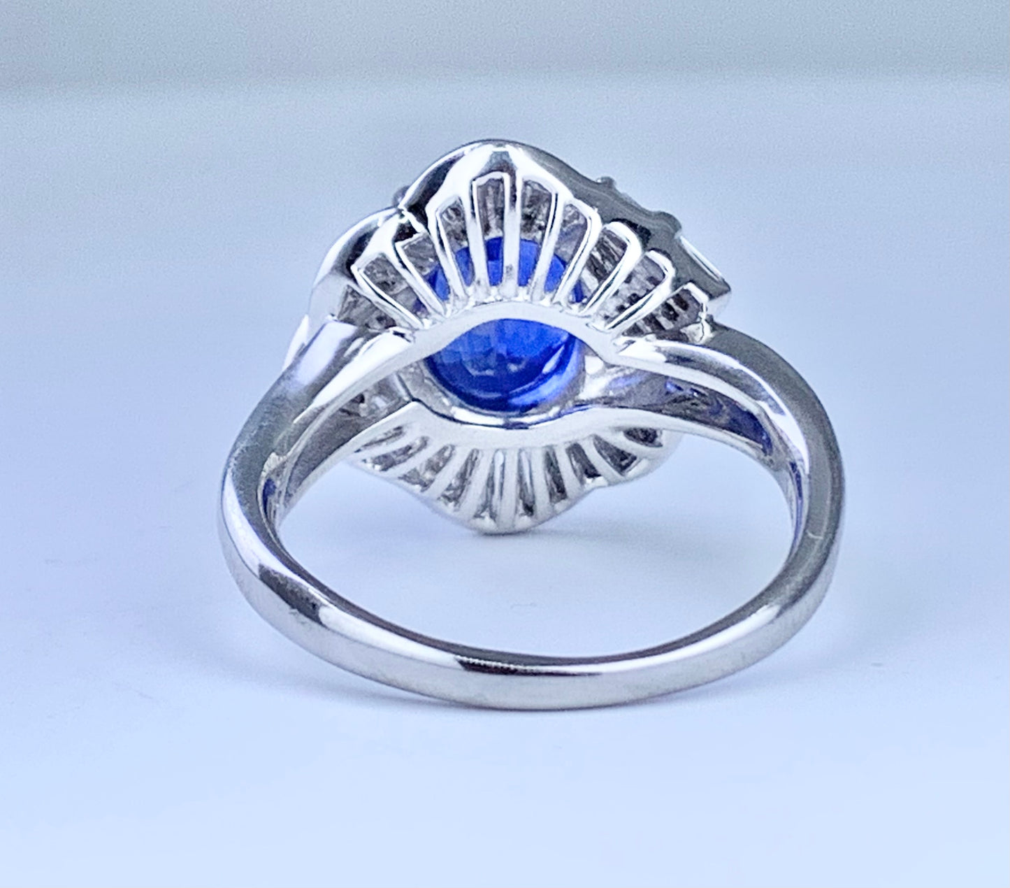 Platinum Sapphire 3.20ct and Diamond Ring