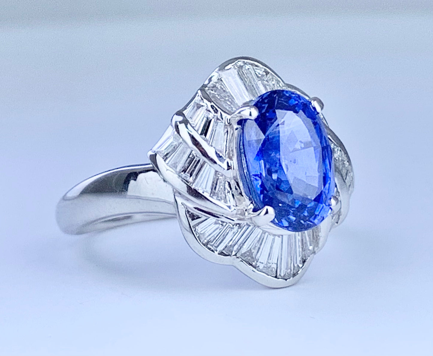 Platinum Sapphire 3.20ct and Diamond Ring