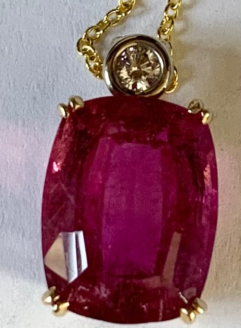 14KY Pink Tourmaline &  Diamond Pendant 8.59ct(tm) 0.12ct twt(dia)