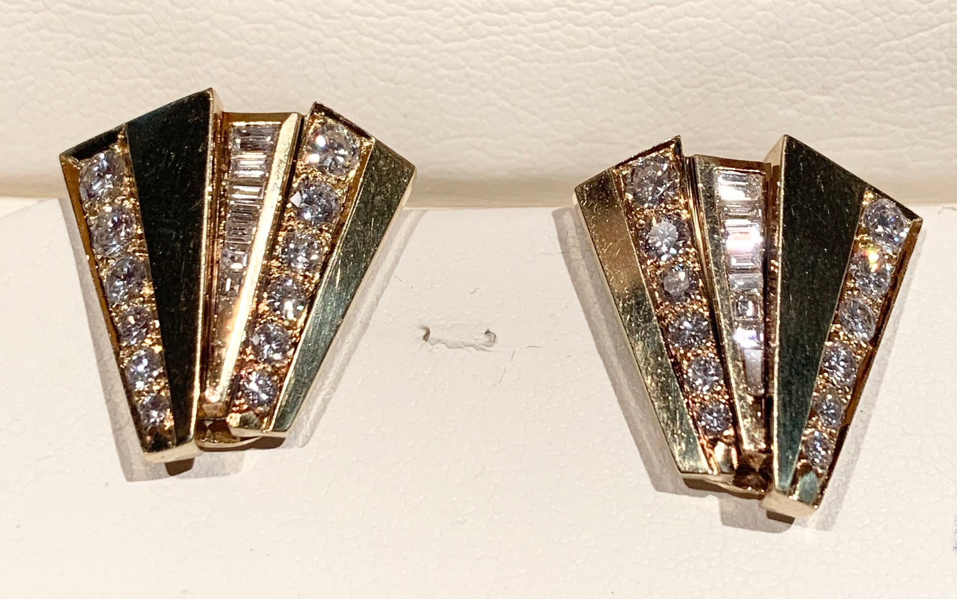 2.50ct Diamond 14KY  13.80gr Earrings Circa 1970s