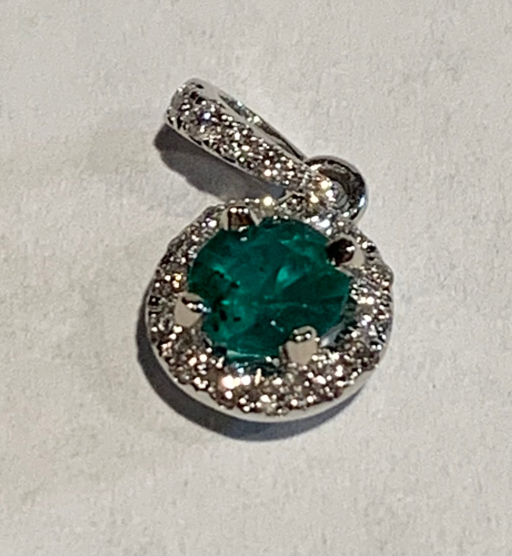 Estate  0.26ct Emerald &  0.11ctw Diamond 14KY White Gold Pendant Length 16