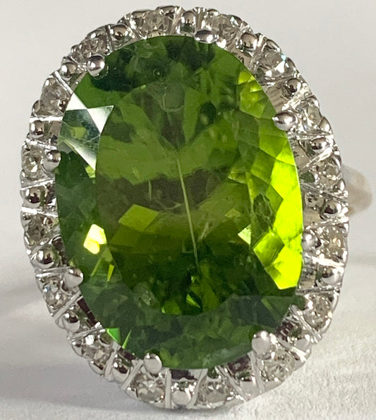 14K2T  Peridot &  Diamond Ring 6.7gr 11.81ct(pd) 0.36ct twt(dia) Circa 1970s