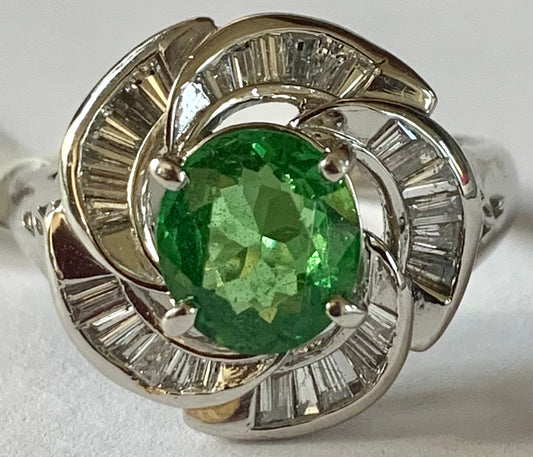 PT Green Garnet & Diamond Ring 7.1gr 1.46ct(gr) 0.54ct twt(dia)