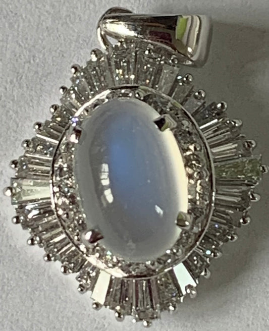 PT Moonstone & Diamond Pendant 8gr 3.70ct(mnst) 1.75ct twt(dia) Circa 1970s