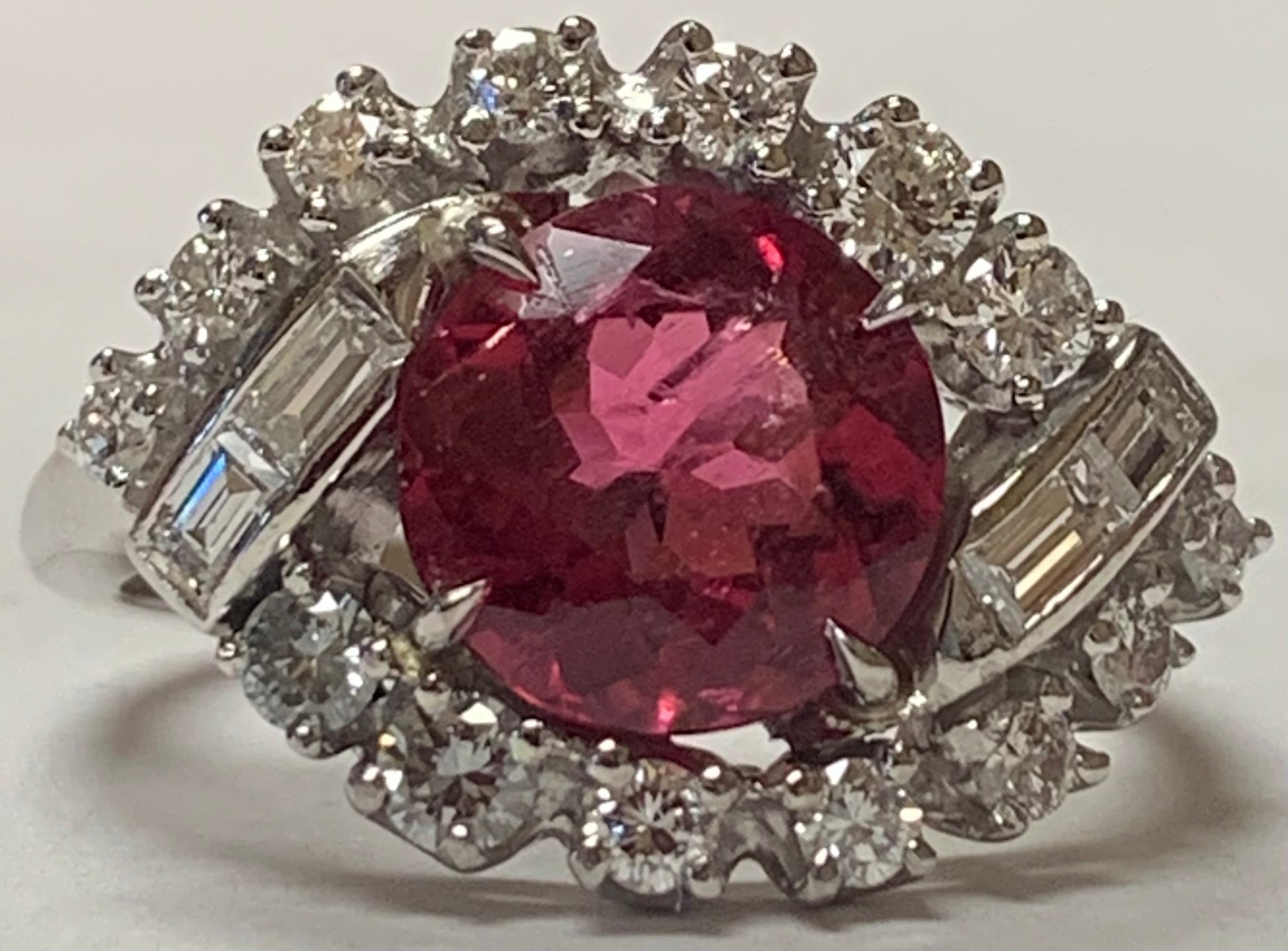 PT Rubelite Tourmaline & Diamond Ring 8.2gr 2.35ct(rub tourm) 1.21ct twt(dia)