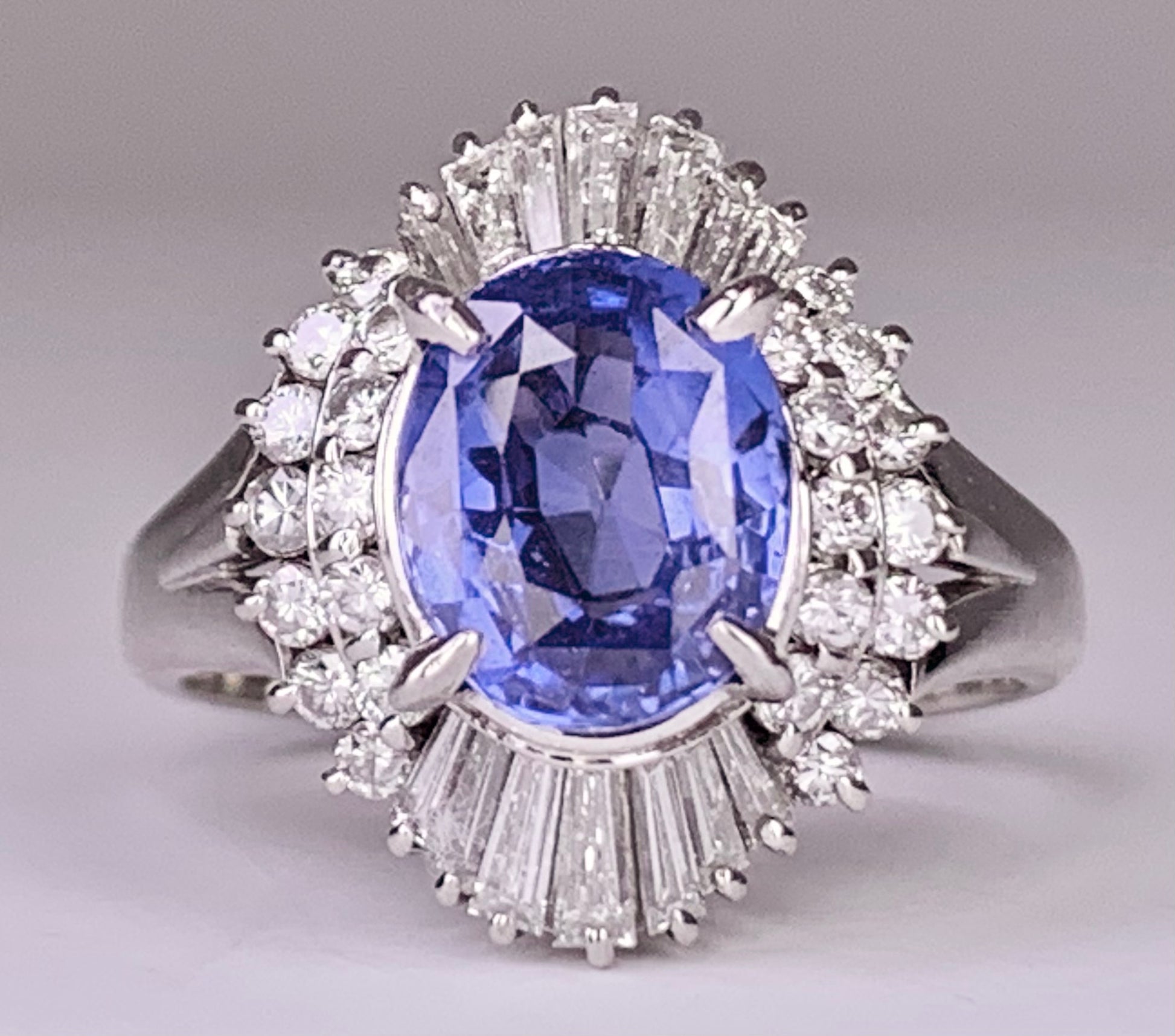 PT Sapphire & Diamond Ring 9.5gr 2.43ct(sap) 0.79ct twt(dia)