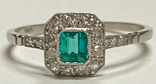 0.29ct Emerald &  0.36ctw Diamond Ring