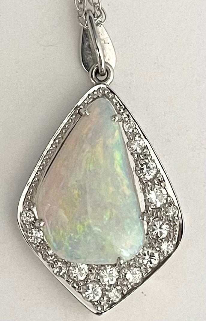 Estate  6.50ct Australian  Opal &  0.50ctw Diamond 14KY White Gold 5.70gr Pendan