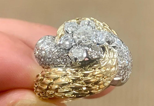 (Circa 1960s) Ring  18K White and Yellow Gold / CD .35ct / SD 2.40ct