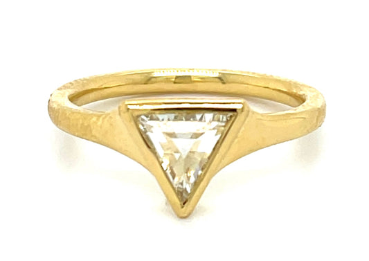 0.68ct Diamond Trillion 18KY  3.85gr Ring Size 6.50
