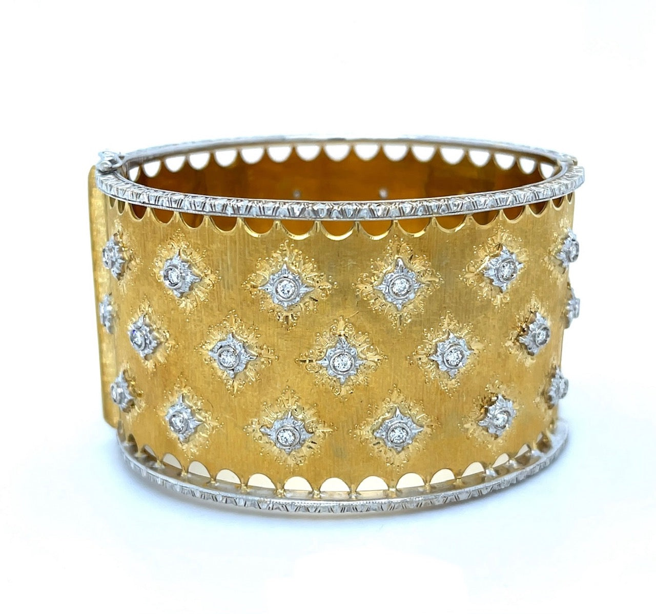 2.75ct Diamond 38 Stones 18KY  103.60gr Bangle Bracelet