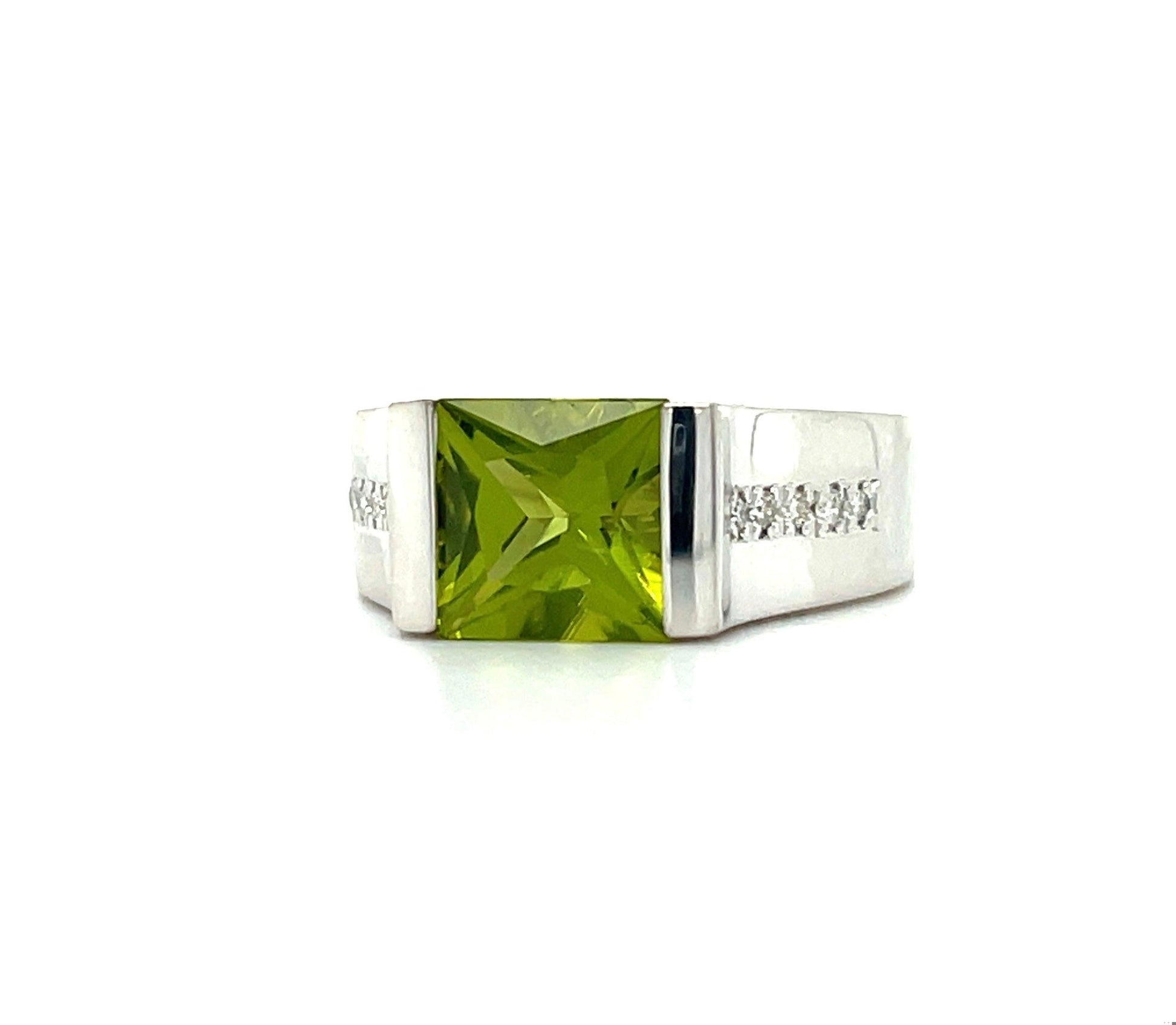 2.55ct Peridot .29ct Diamond 18KW Estate (Circa 1970s) Ring
