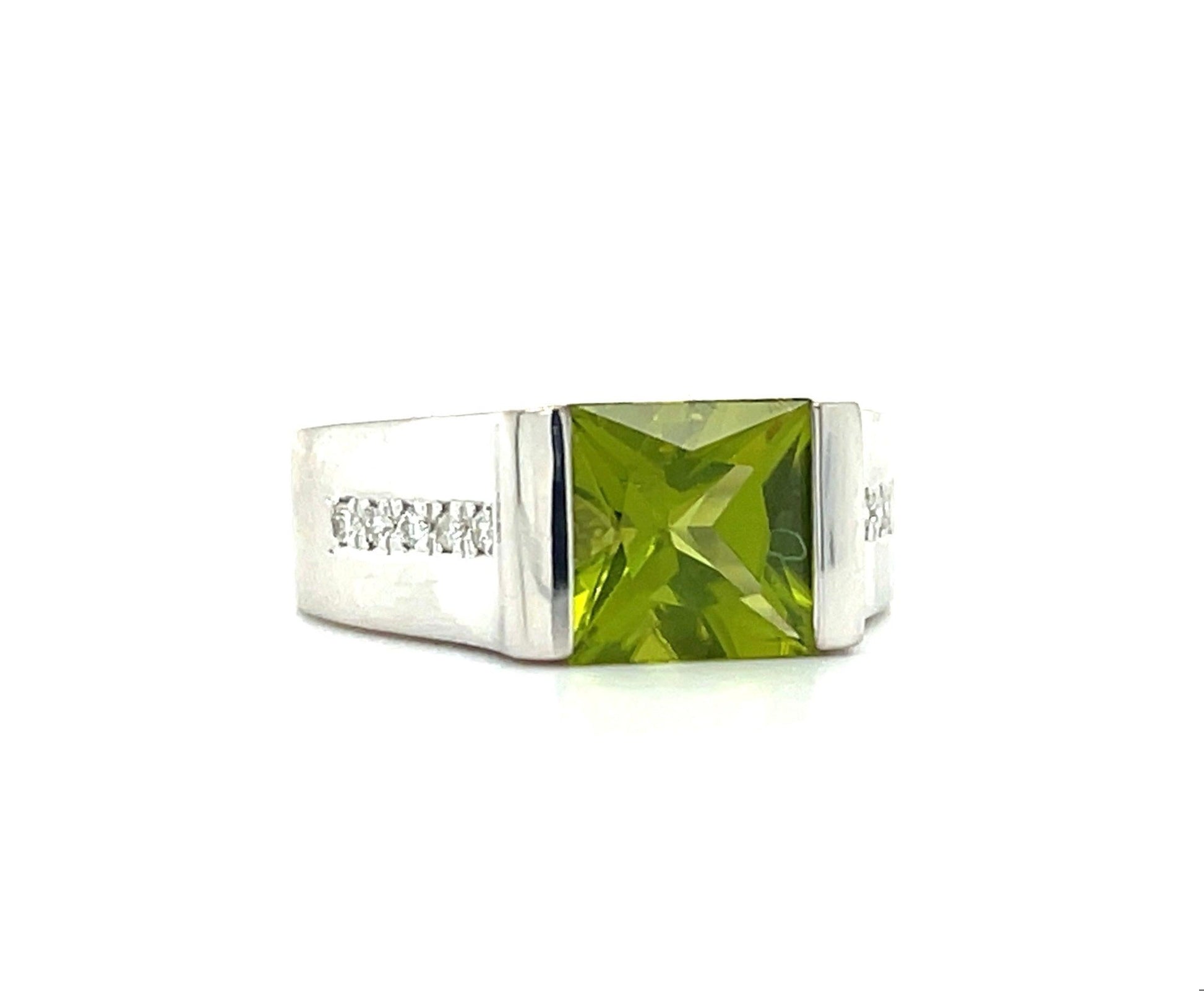 2.55ct Peridot .29ct Diamond 18KW Estate (Circa 1970s) Ring
