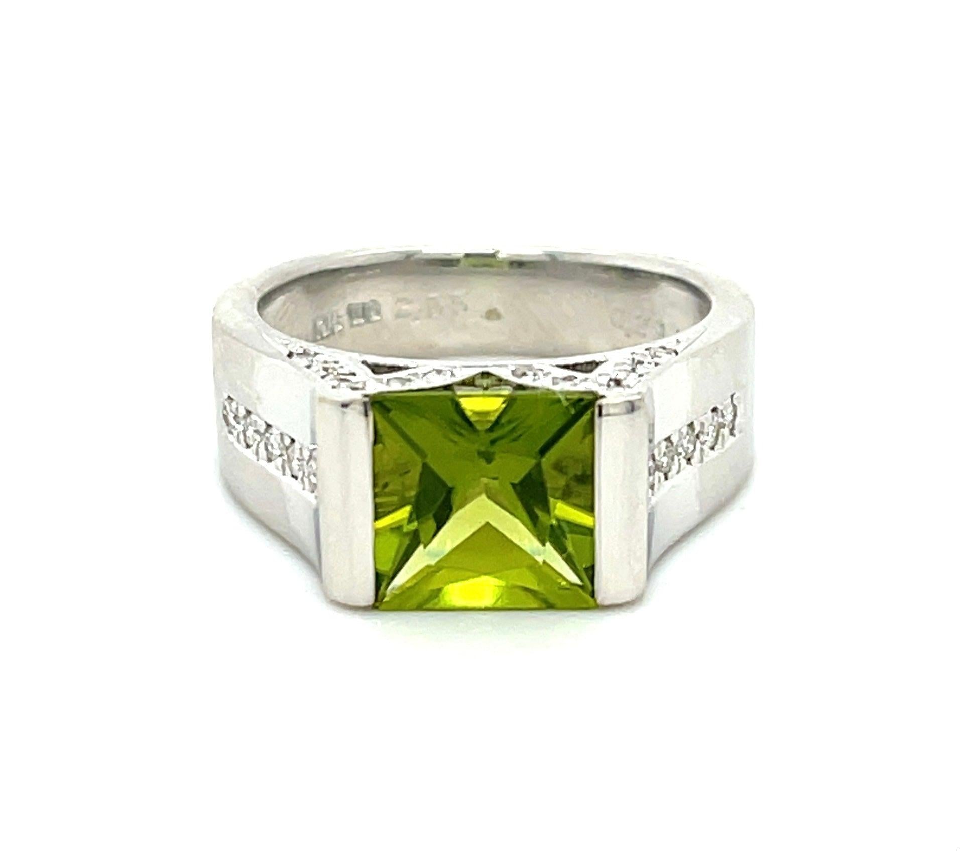 2.55ct Peridot .29ct Diamond 18KW Estate (Circa 1970s) Ring