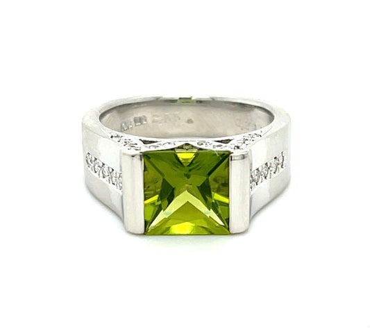 2.55ct Peridot .29ct Diamond 18KW Estate (Circa 1970s) Ring