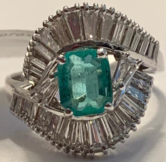 18KW Emerald &  Diamond Ring 1.30ct(em) 1.40ct twt(dia) Circa 1960s