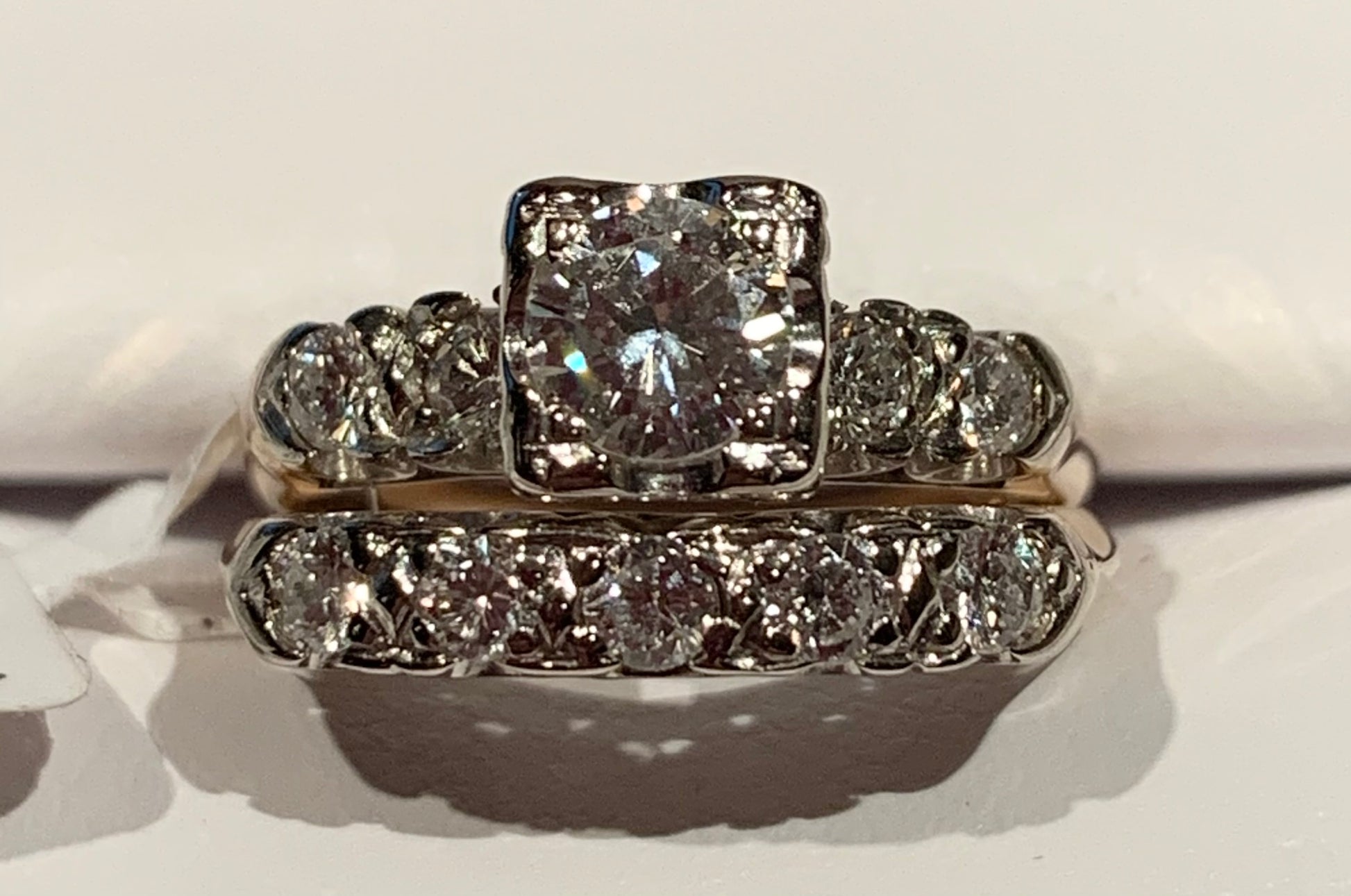 14K2T  Diamond Ring 3.5gr 0.40ct(dia) .45ct(s dia) Circa 1960s ESTATE  Size 4.75