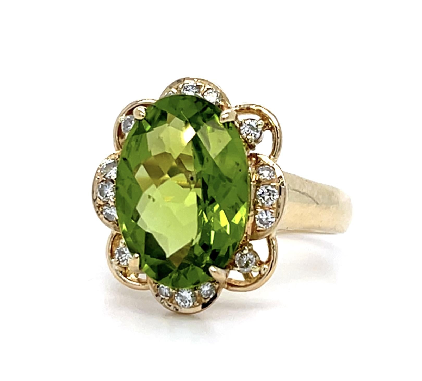 5.55ct Peridot 14KY Ring .16ct Diamond 6.26g