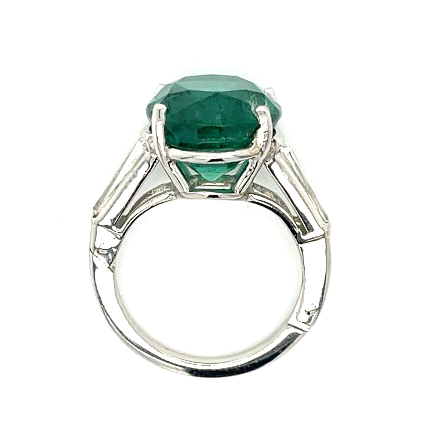 7.10ct Round Emerald 1.10ct Baguette Diamond Platinum Estate Ring (Circa 1970s)