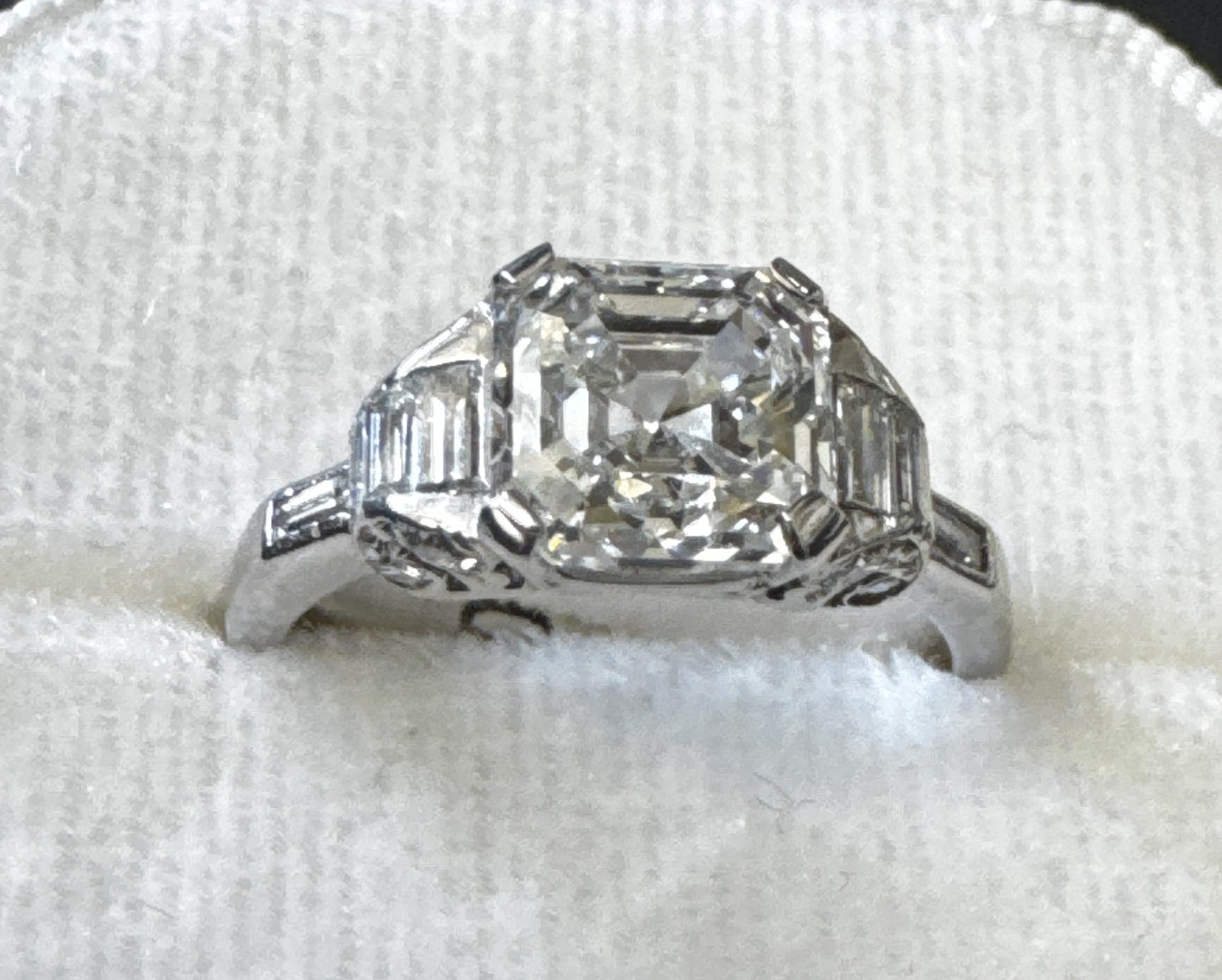Art Deco 2.29ct G VS2 Asscher Cut Diamond Platinum Ring (Antique 1920s)
