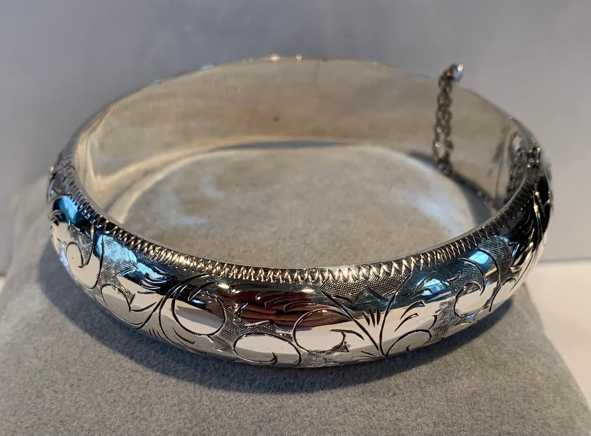 Silver Hand engraved bangle Bracelet 23.4gr Circa 1940s ESTATE